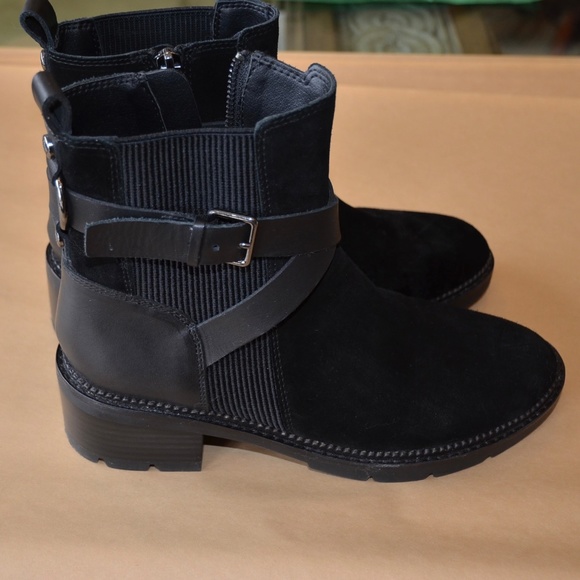 Donald Pliner Savvy Lug Ankle Boot - Picture 5 of 8
